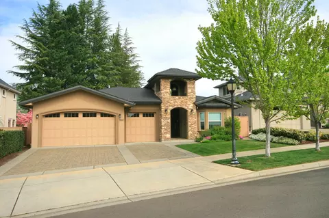 2692 Montara Dr, Medford, OR 97504