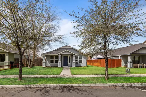 1291 NE 4th St, Redmond, OR 97756