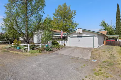 Exterior - 3630 Hilsinger Rd, Phoenix, OR 97535 photo 2 of 18