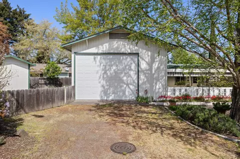 Exterior - 3630 Hilsinger Rd, Phoenix, OR 97535 photo 3 of 18