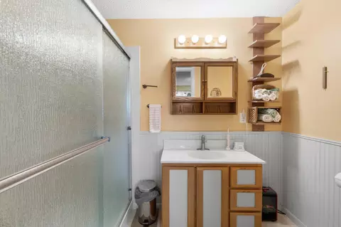 Bath - 3630 Hilsinger Rd, Phoenix, OR 97535 photo 2 of 2