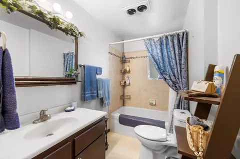 Bath - 3630 Hilsinger Rd, Phoenix, OR 97535 photo 1 of 2