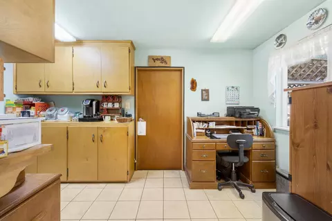 Kitchen - 3630 Hilsinger Rd, Phoenix, OR 97535 photo 3 of 4