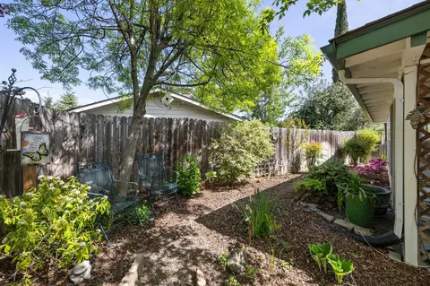 Exterior - 3630 Hilsinger Rd, Phoenix, OR 97535 photo 12 of 18