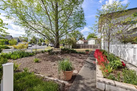 Exterior - 3630 Hilsinger Rd, Phoenix, OR 97535 photo 6 of 18