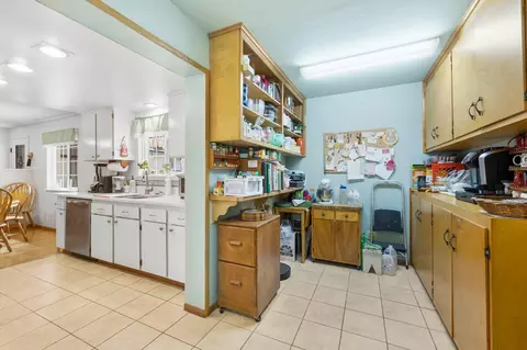 Kitchen - 3630 Hilsinger Rd, Phoenix, OR 97535 photo 4 of 4