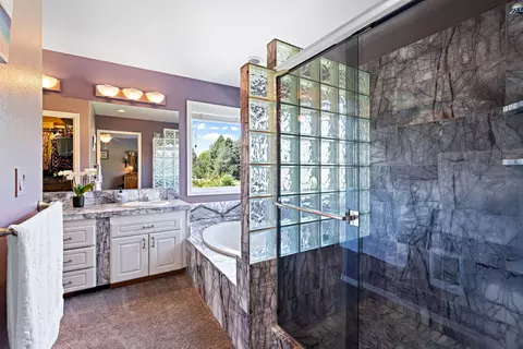 Bath - 21010 Wilderness Way, Bend, OR 97702 photo 2 of 5