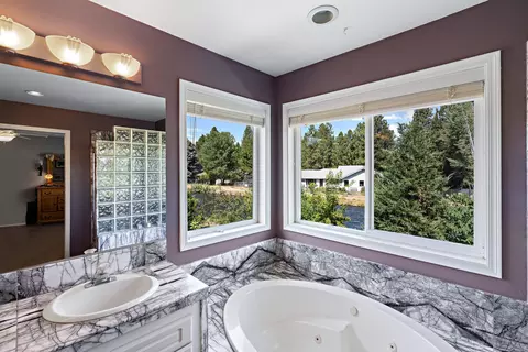 Bath - 21010 Wilderness Way, Bend, OR 97702 photo 3 of 5