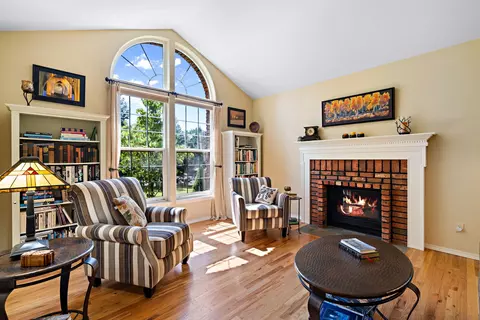 Living - 21010 Wilderness Way, Bend, OR 97702 photo 2 of 4
