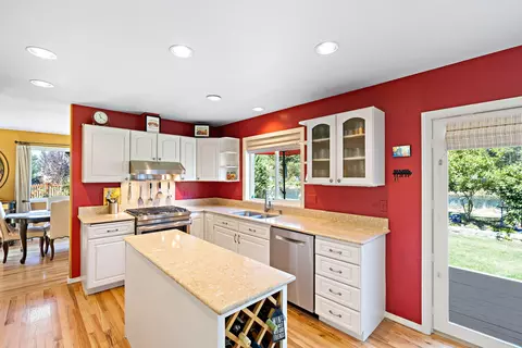 Kitchen - 21010 Wilderness Way, Bend, OR 97702 photo 2 of 5