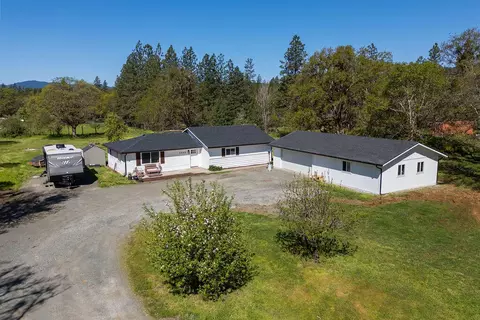 9935 Monument Dr, Grants Pass, OR 97526