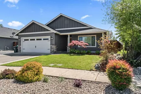 2209 Esther Ln, Grants Pass, OR 97527