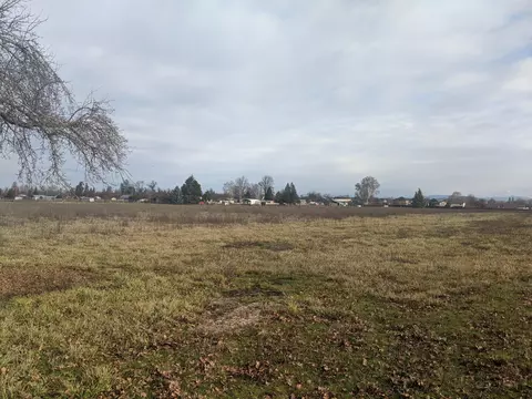 Upton Road, Central Point, OR 97502