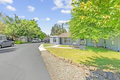 1700 NE Wells Acres Rd #13, Bend, OR 97701