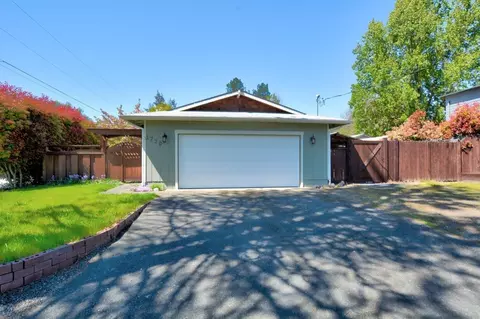 1730 NW Highland Ave, Grants Pass, OR 97526