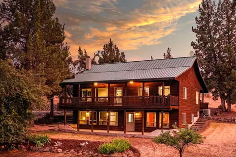 975 NW 103rd St, Redmond, OR 97756