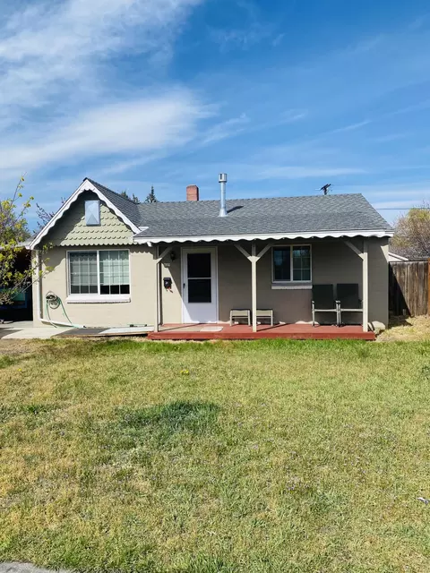 625 NW 7th St, Redmond, OR 97756