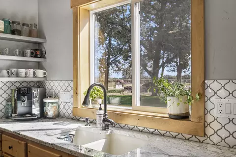 Kitchen - 65900 Cline Falls Rd, Bend, OR 97703 photo 3 of 8