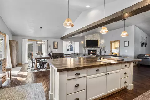 Kitchen - 65900 Cline Falls Rd, Bend, OR 97703 photo 5 of 8