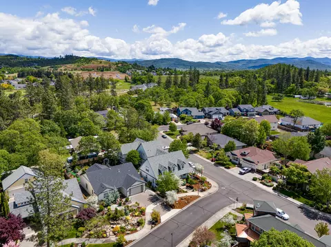 View/Area - 8 Falling Leaf Ln, Eagle Point, OR 97524 photo 8 of 9