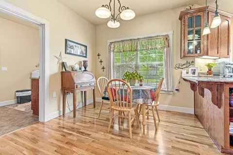 Dining - 8 Falling Leaf Ln, Eagle Point, OR 97524 photo 1 of 3