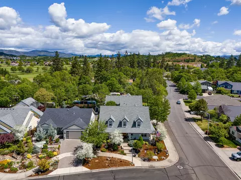View/Area - 8 Falling Leaf Ln, Eagle Point, OR 97524 photo 1 of 9