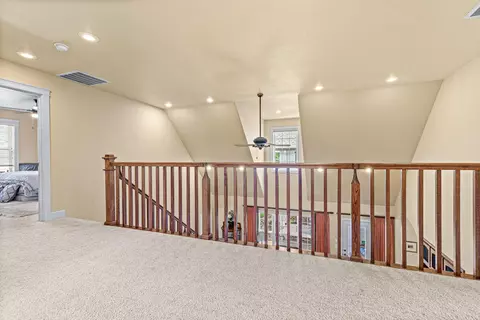 Entry Way - 8 Falling Leaf Ln, Eagle Point, OR 97524 photo 2 of 4