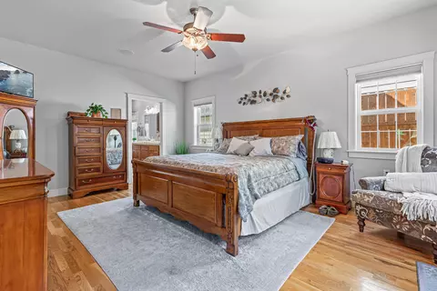 Bedroom - 8 Falling Leaf Ln, Eagle Point, OR 97524 photo 1 of 6