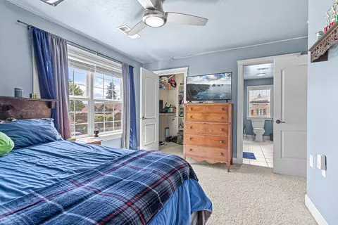 Bedroom - 8 Falling Leaf Ln, Eagle Point, OR 97524 photo 6 of 6