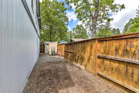 Exterior - 8 Falling Leaf Ln, Eagle Point, OR 97524 photo 8 of 17