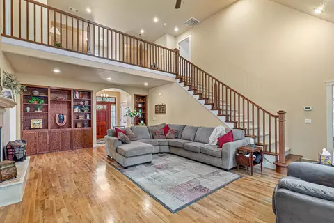 Living - 8 Falling Leaf Ln, Eagle Point, OR 97524 photo 1 of 1