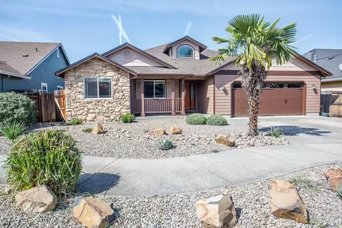 629 Cedarwood Dr, Eagle Point, OR 97524