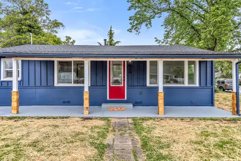 624 Benson St, Medford, OR 97501