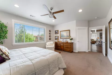 Bedroom - 409 Stone Pointe Dr, Central Point, OR 97502 photo 2 of 4