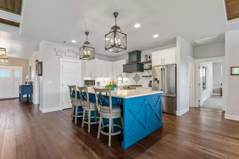 Kitchen - 409 Stone Pointe Dr, Central Point, OR 97502 photo 1 of 6