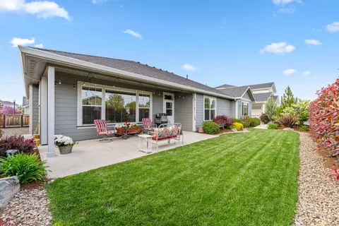 Exterior - 409 Stone Pointe Dr, Central Point, OR 97502 photo 9 of 12