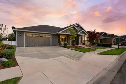 Exterior - 409 Stone Pointe Dr, Central Point, OR 97502 photo 12 of 12