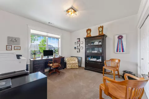 Living - 409 Stone Pointe Dr, Central Point, OR 97502 photo 1 of 4