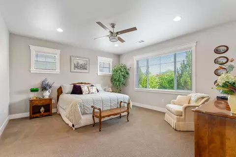 Bedroom - 409 Stone Pointe Dr, Central Point, OR 97502 photo 1 of 4