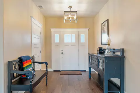 Entry Way - 409 Stone Pointe Dr, Central Point, OR 97502 photo 1 of 1