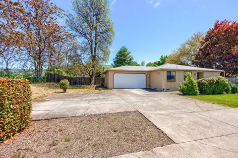 3084 Bron Cir, Medford, OR 97504