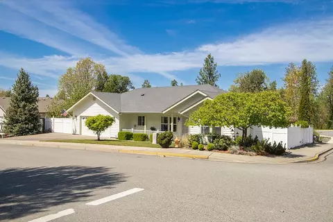 250 SE Sapphire Ct, Grants Pass, OR 97527