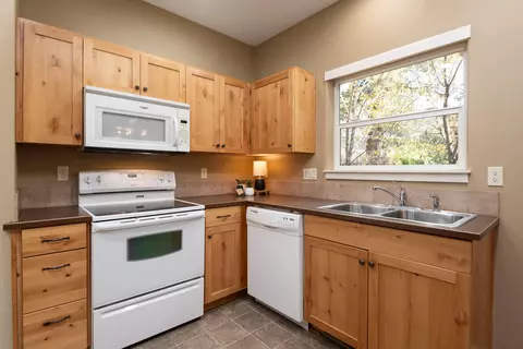 19827 Powers Rd, Bend, OR 97702 photo 9