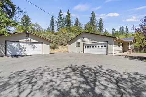 3306 Campus View Dr, Grants Pass, OR 97527