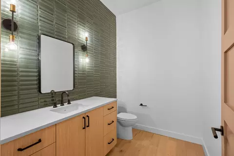 Bath - 62675 NW Ember Pl, Bend, OR 97703 photo 4 of 6