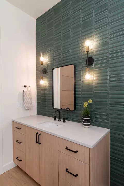 Bath - 62675 NW Ember Pl, Bend, OR 97703 photo 1 of 6