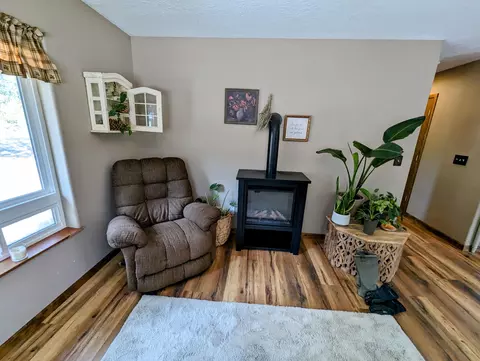 Living - 149307 Viola Cir, La Pine, OR 97739 photo 3 of 3
