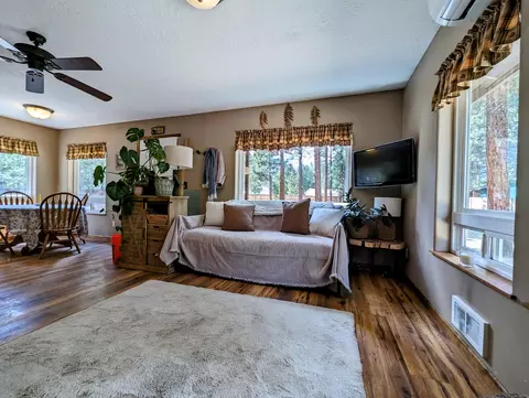 Living - 149307 Viola Cir, La Pine, OR 97739 photo 2 of 3