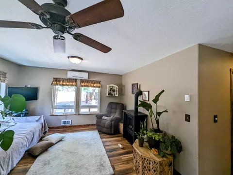 Living - 149307 Viola Cir, La Pine, OR 97739 photo 1 of 3