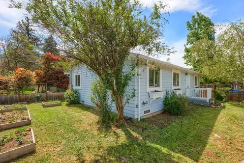 219 W Hersey St, Ashland, OR 97520